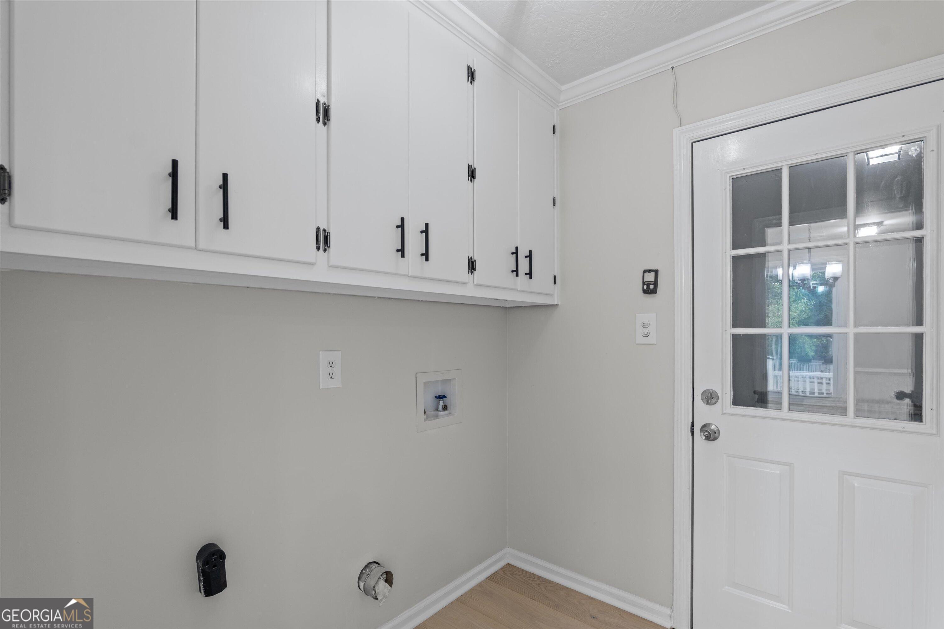 2507 Pinebluff Court Augusta, GA 30909 - Photo 25 of 56 a view of cabinets and window