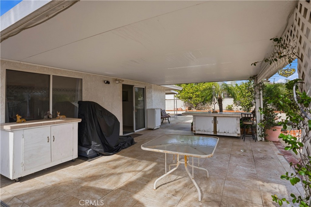 25990 Roanoke Road Menifee, CA 92586 - Photo 34 of 47 a living room with furniture a window and a potted plant