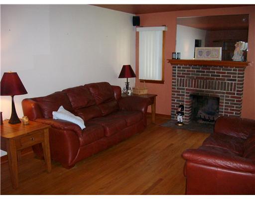 75 Fremont Road Charleroi, PA 15022 - Photo 3 of 16 Living Room.