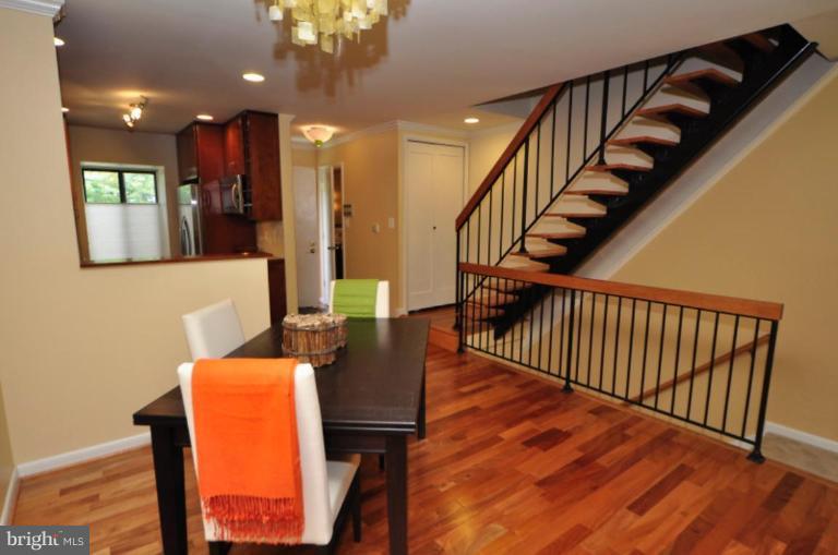 2002 Swans Neck Way Reston, VA 20191 - Photo 9 of 22 CUSTOM-BUILT STEEL & WOOD MONORAIL STAIRCASE!