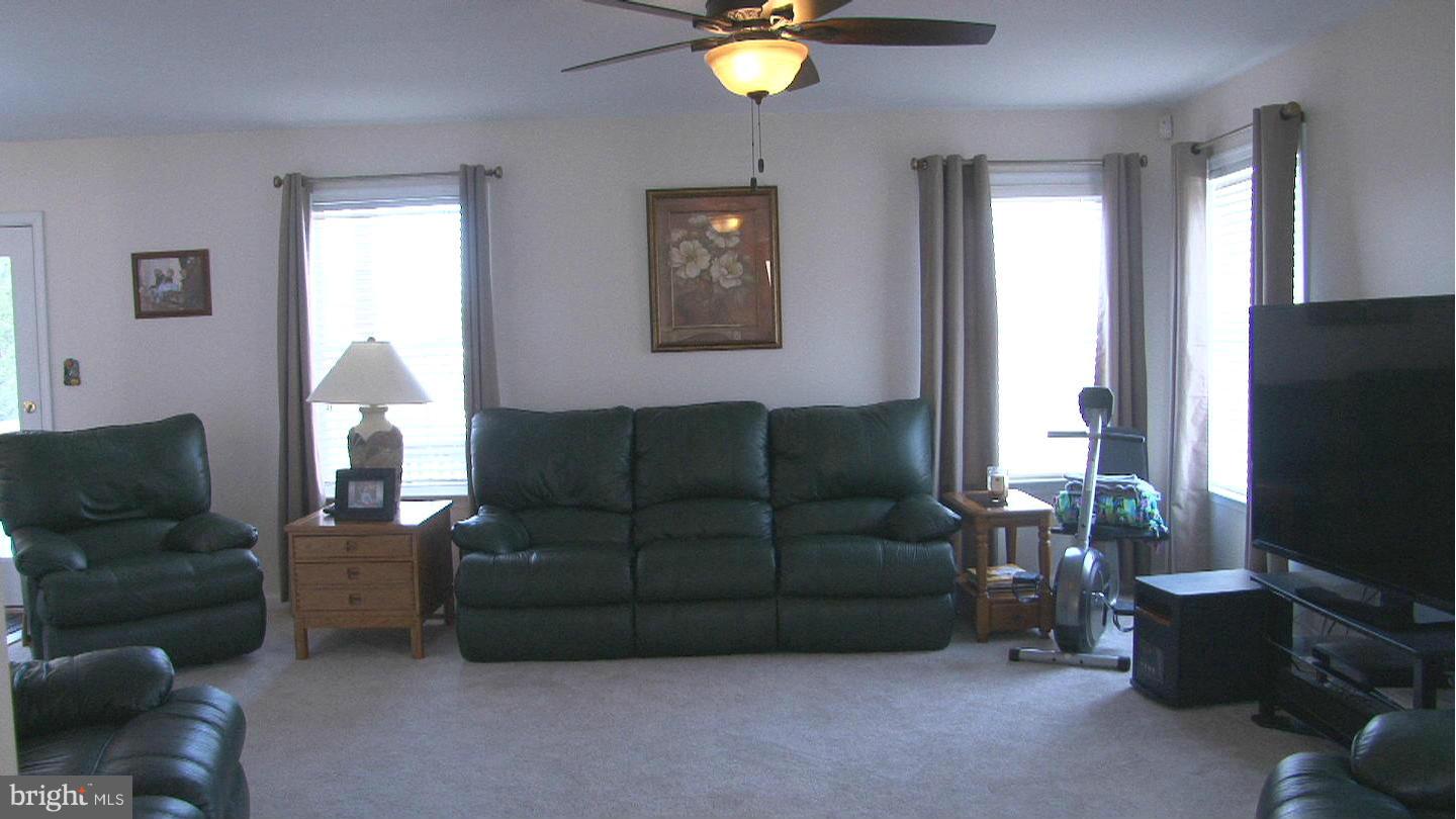 7716 West Shore Road Pasadena, MD 21122 - Photo 11 of 30 Family Room
