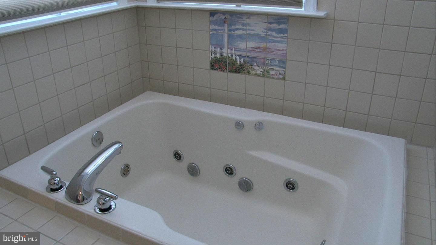 7716 West Shore Road Pasadena, MD 21122 - Photo 21 of 30 Bath