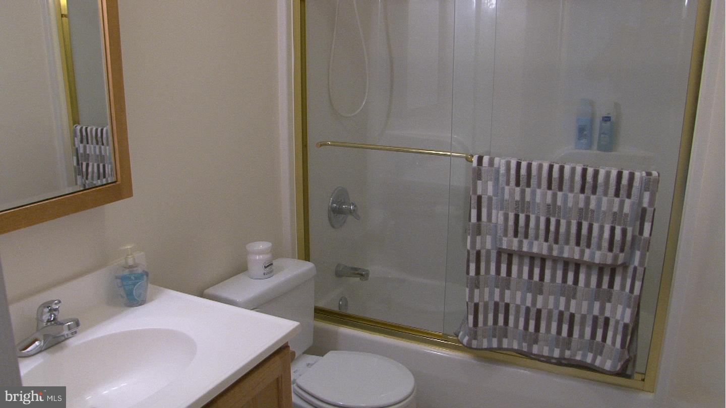 7716 West Shore Road Pasadena, MD 21122 - Photo 22 of 30 Bath