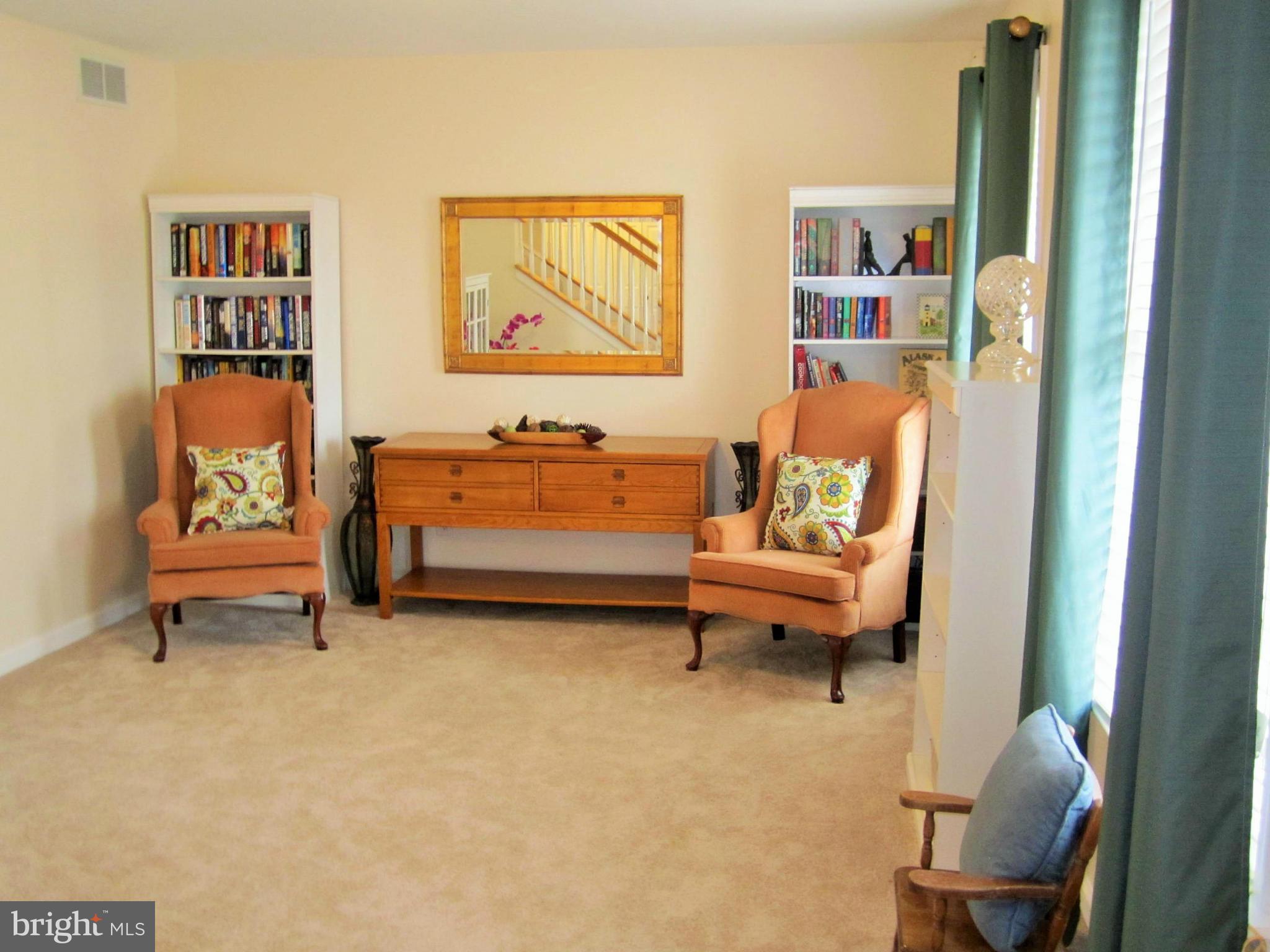7716 West Shore Road Pasadena, MD 21122 - Photo 9 of 30 Living Room