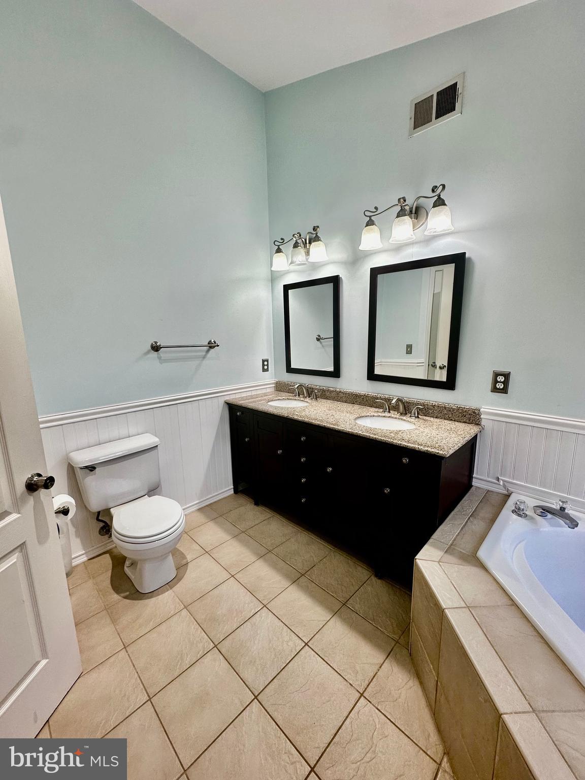 43438 Oxen Lane Chantilly, VA 20152 - Photo 28 of 49 a bathroom with a toilet sink and mirror