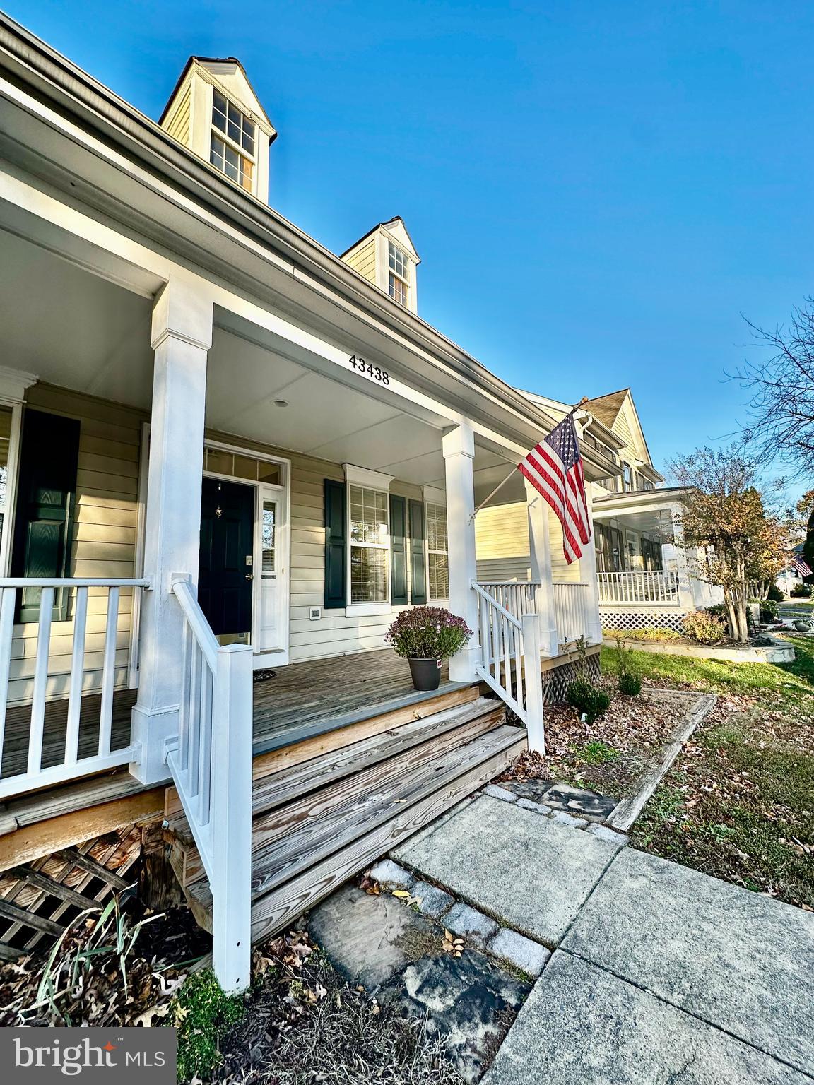 43438 Oxen Lane Chantilly, VA 20152 - Photo 3 of 49 a front view of a house with a garden
