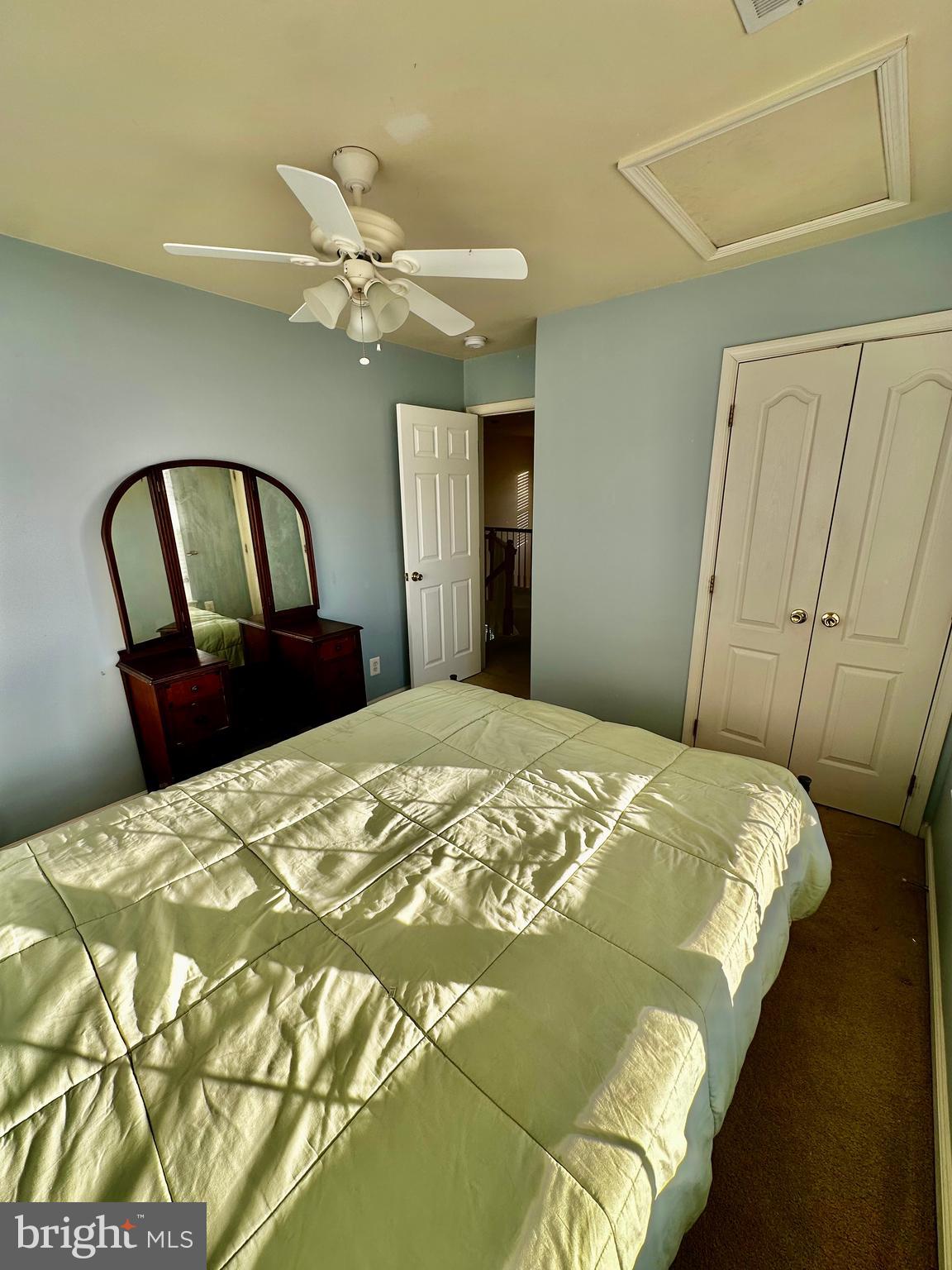 43438 Oxen Lane Chantilly, VA 20152 - Photo 33 of 49 a bedroom with a bed and a mirror