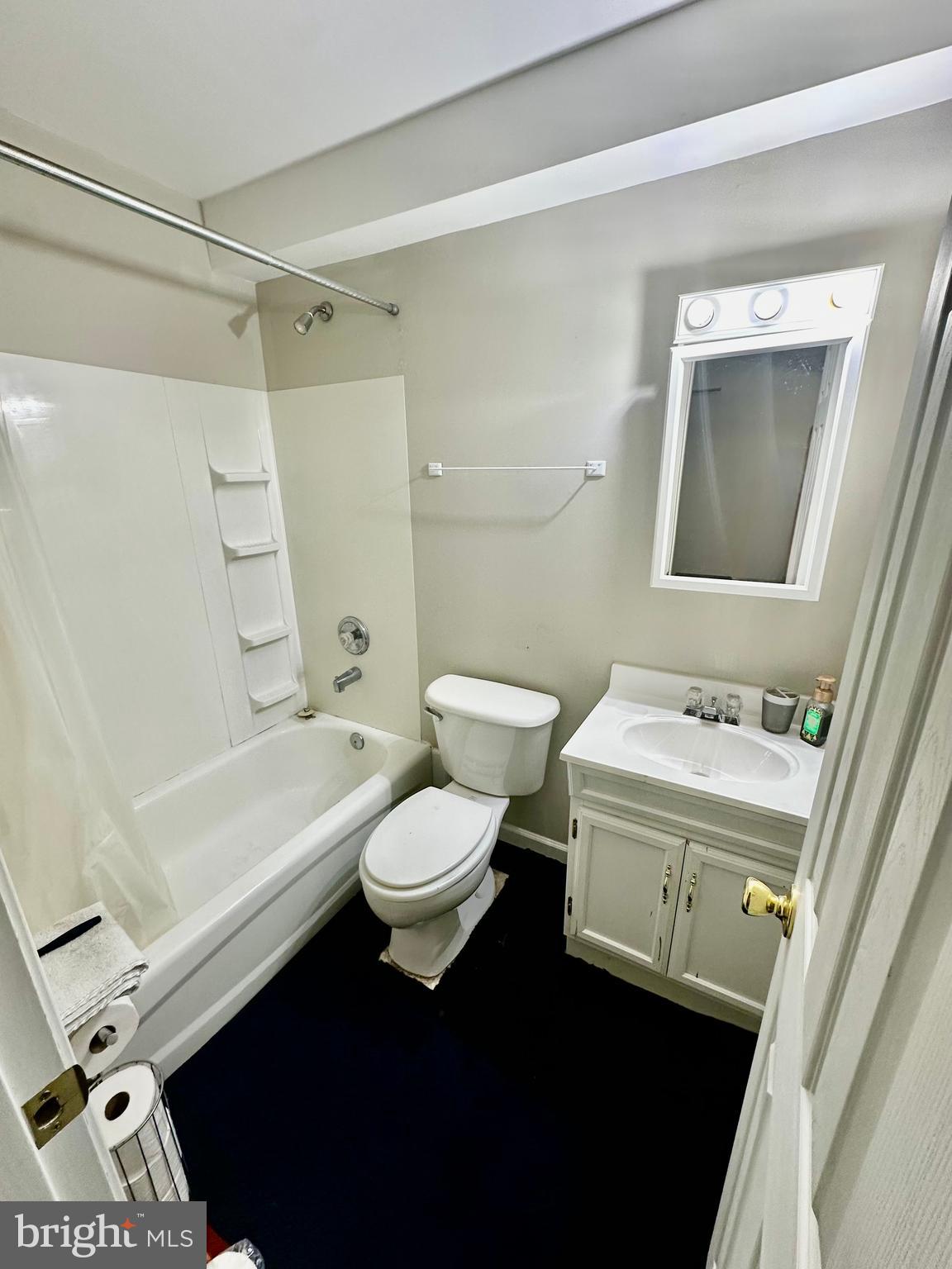 43438 Oxen Lane Chantilly, VA 20152 - Photo 43 of 49 a bathroom with a sink a toilet and shower