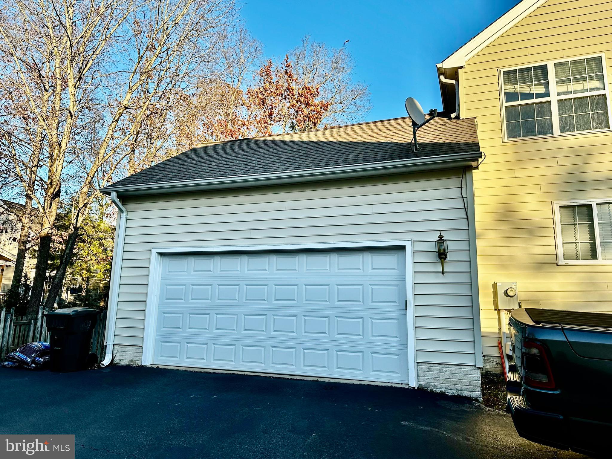 43438 Oxen Lane Chantilly, VA 20152 - Photo 5 of 49 a front view of a house with a yard