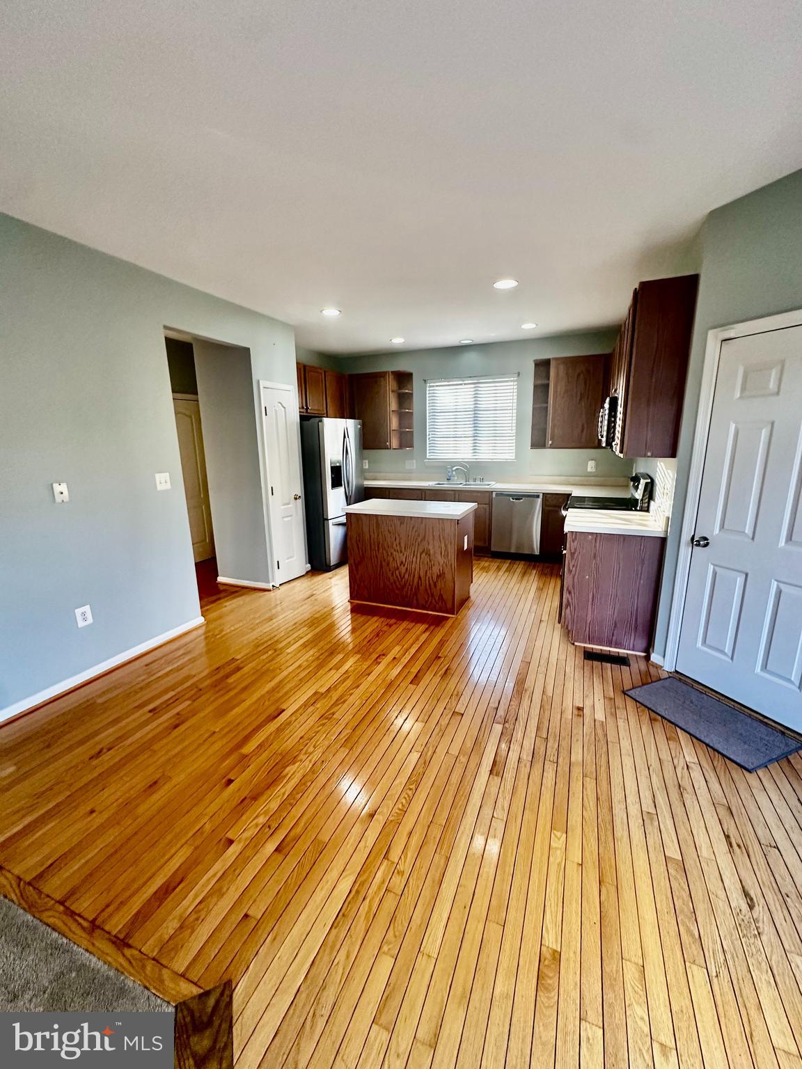 43438 Oxen Lane Chantilly, VA 20152 - Photo 48 of 49 a living room with furniture and a wooden floor
