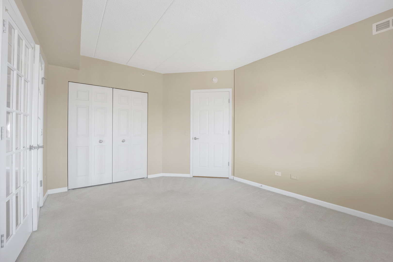 201 West Brush Hill Road, Unit 203 Elmhurst, IL 60126 - Photo 20 of 24 a view of an empty room