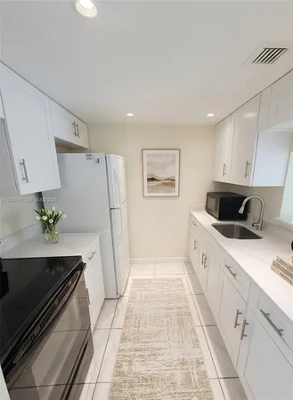 $2,200 | 260 Northwest 107th Avenue, Unit 212, Miami, FL 33172