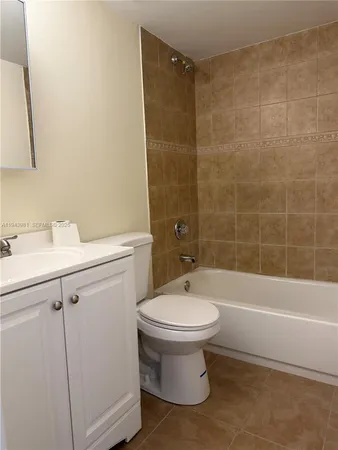 $2,200 | 260 Northwest 107th Avenue, Unit 212, Miami, FL 33172