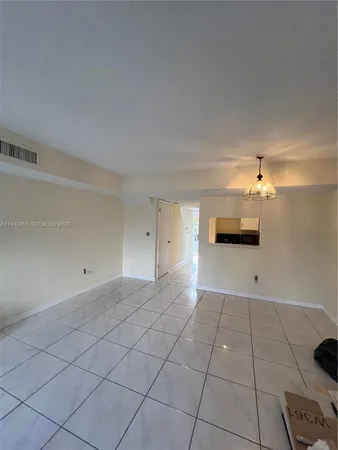 $2,200 | 260 Northwest 107th Avenue, Unit 212, Miami, FL 33172