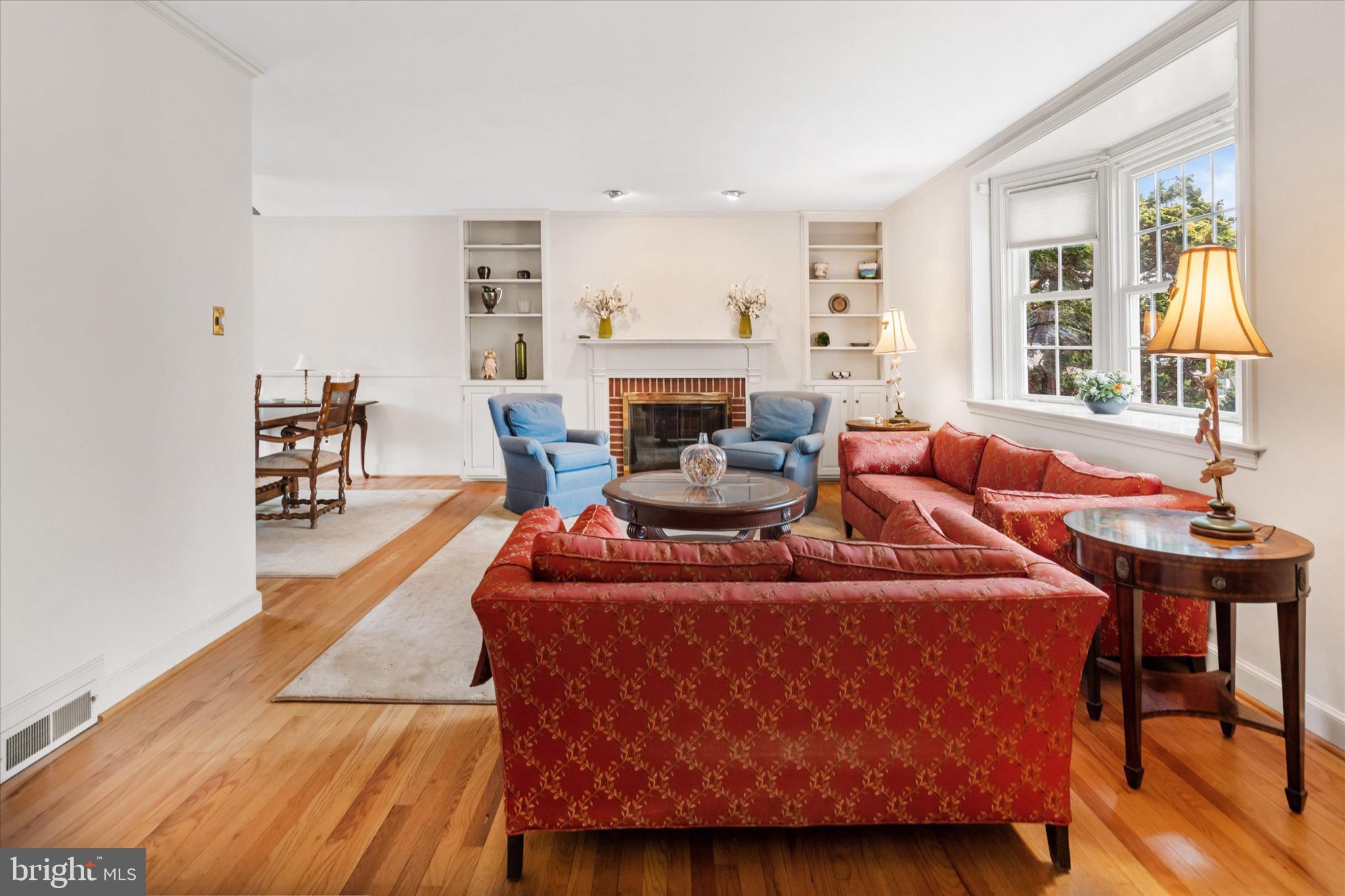 47 Paschall Road Wilmington, DE 19803 - Photo 2 of 26 Inviting living space with natural light.
