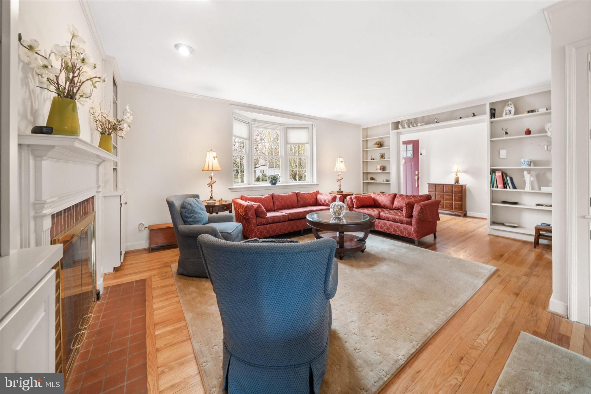47 Paschall Road Wilmington, DE 19803 - Photo 4 of 26 Inviting living space with natural light.