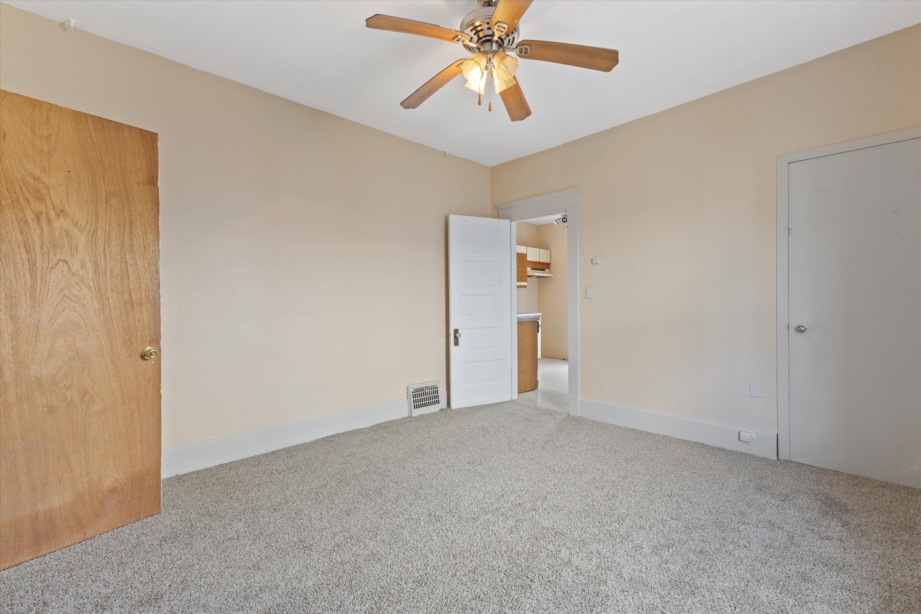 2401 Hansen Avenue Racine, WI 53405 - Photo 6 of 32 37-KCM-99