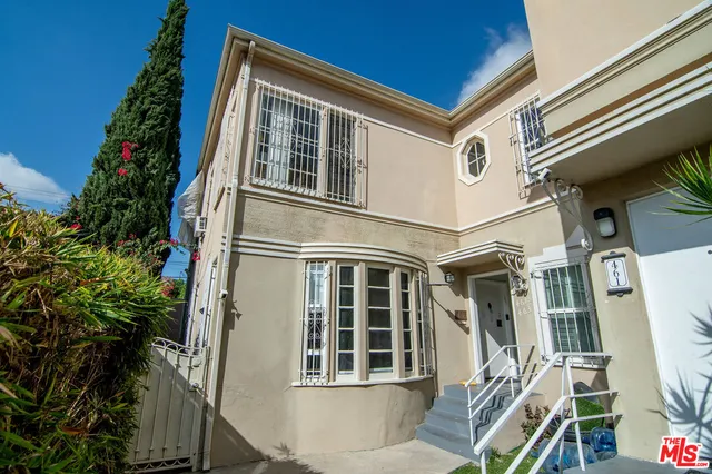 $1,899,000 | 461 North Vista Street, Los Angeles, CA 90036