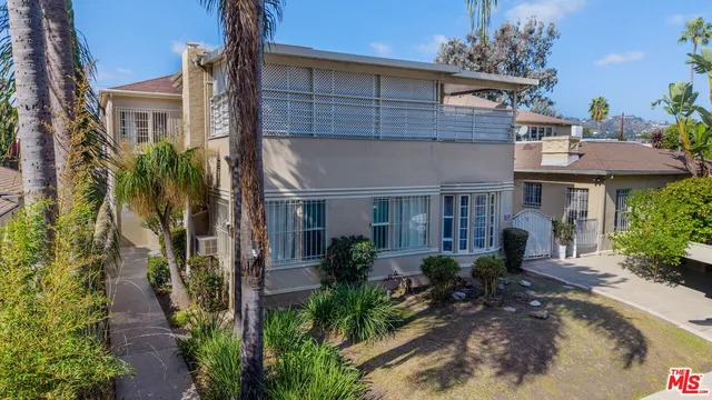 $1,899,000 | 461 North Vista Street, Los Angeles, CA 90036