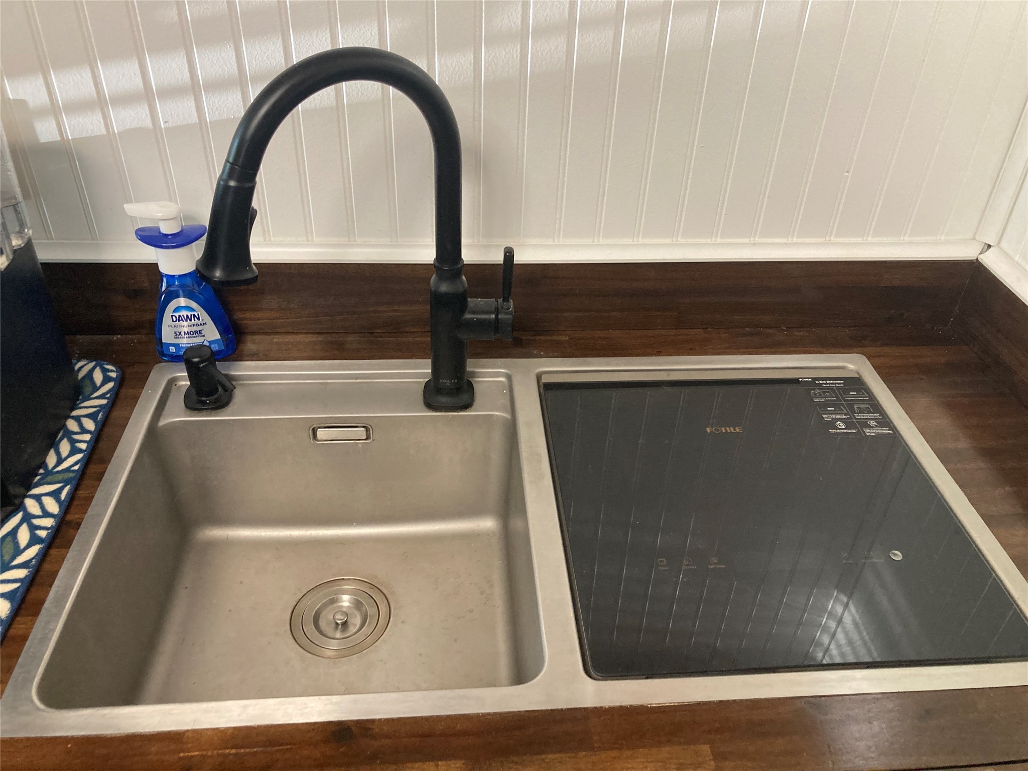 142 Walnut Ridge Livingston, TX 77351 - Photo 7 of 36 Compact and efficient countertop dishwasher—perfect for maximizing kitchen space and convenience.