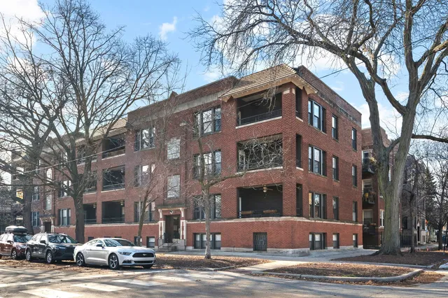 $399,900 | 4656 North Winchester Avenue, Unit 3, Chicago, IL 60640