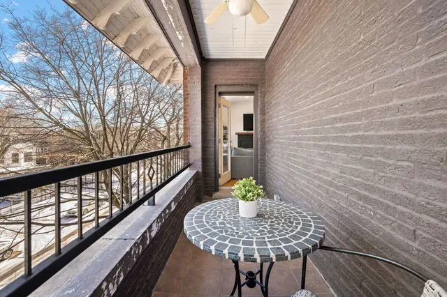 $399,900 | 4656 North Winchester Avenue, Unit 3, Chicago, IL 60640