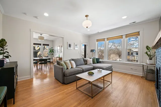 $399,900 | 4656 North Winchester Avenue, Unit 3, Chicago, IL 60640