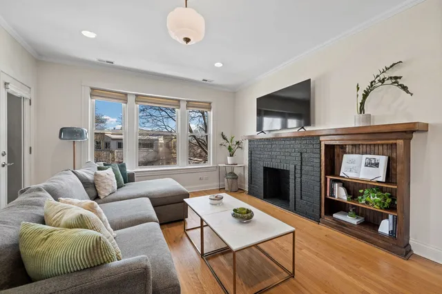 $399,900 | 4656 North Winchester Avenue, Unit 3, Chicago, IL 60640