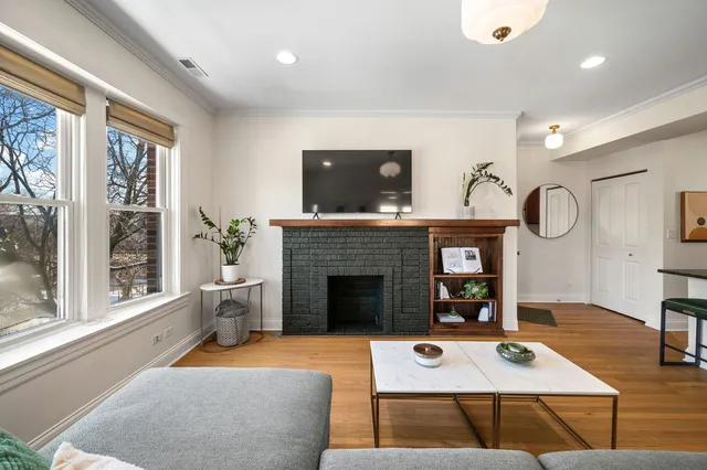 $399,900 | 4656 North Winchester Avenue, Unit 3, Chicago, IL 60640