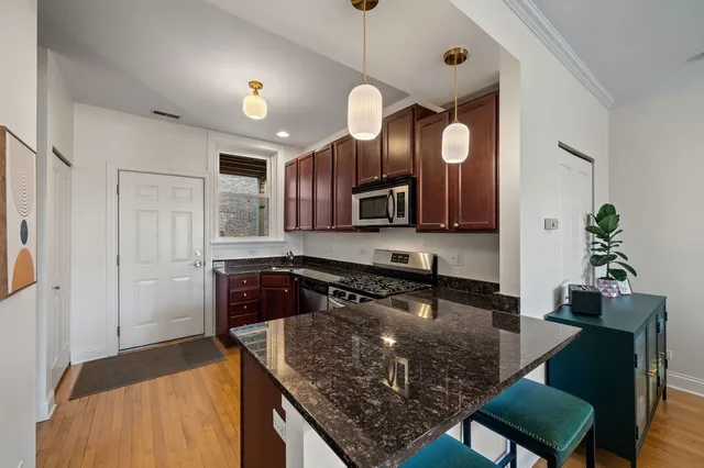 $399,900 | 4656 North Winchester Avenue, Unit 3, Chicago, IL 60640