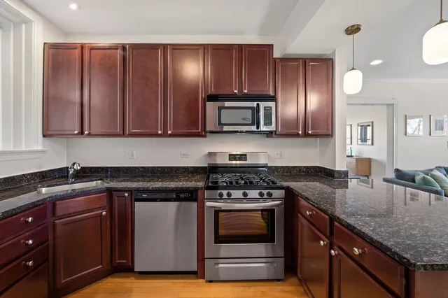 $399,900 | 4656 North Winchester Avenue, Unit 3, Chicago, IL 60640