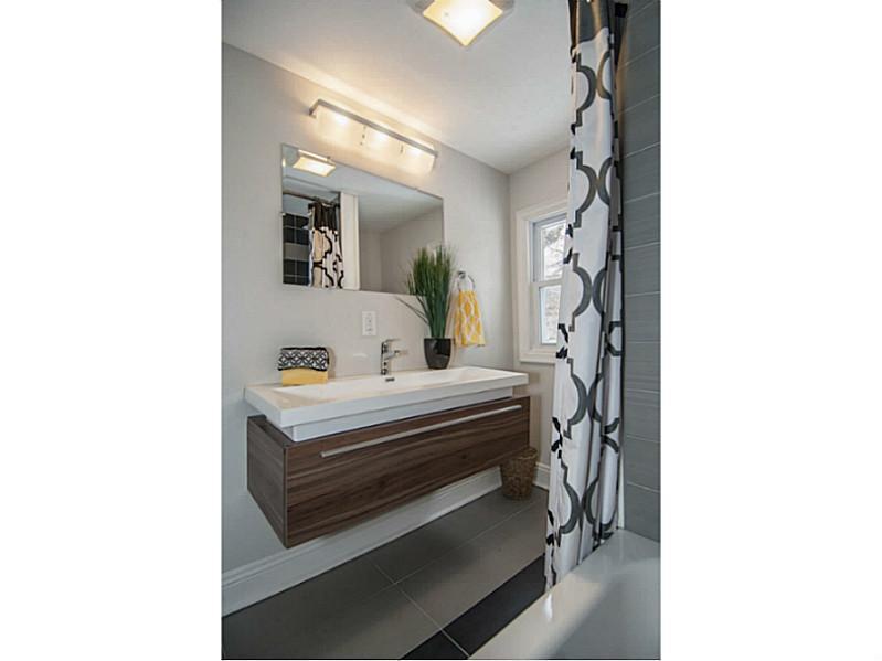 708 Ramon Drive Pittsburgh, PA 15238 - Photo 22 of 25 Full Bath.
