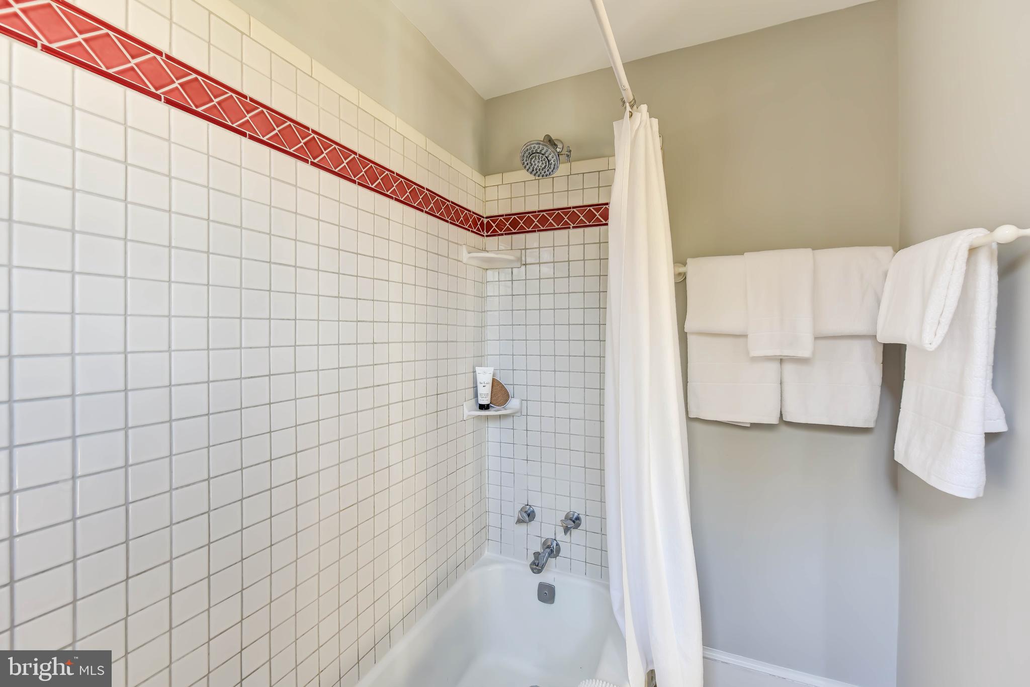 321 A Street Northeast Washington, DC 20002 - Photo 20 of 40 2nd full bath has tub