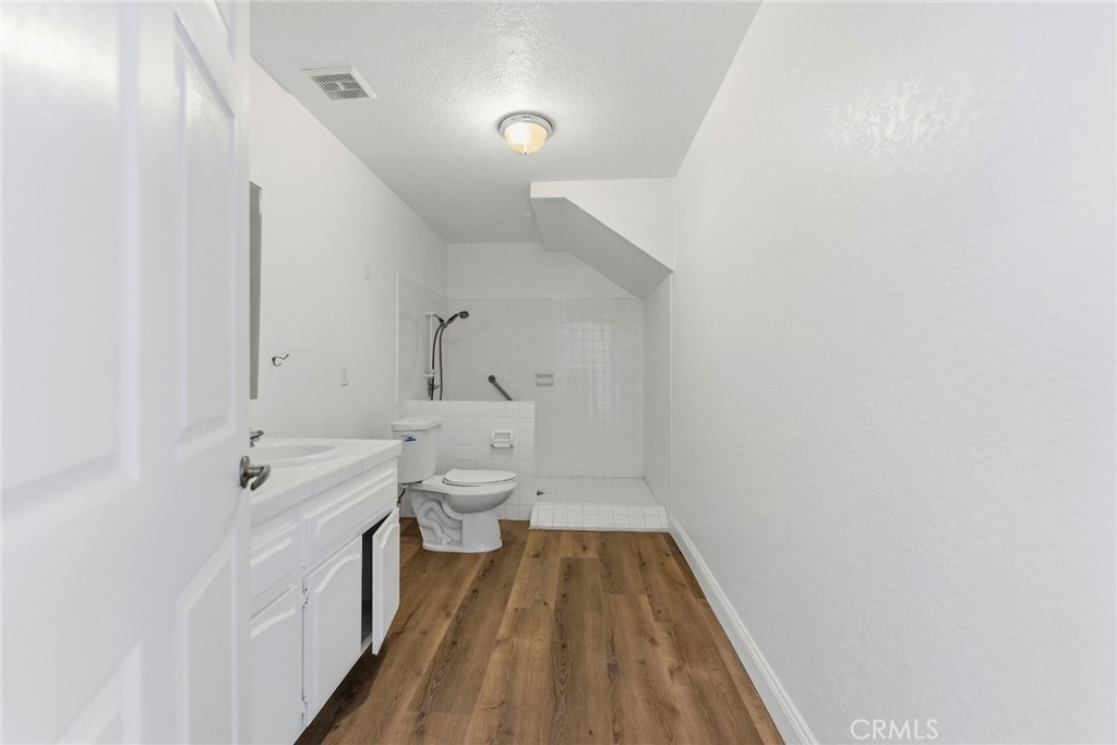 8853 Dufferin Avenue Riverside, CA 92504 - Photo 31 of 58 Bathroom 3