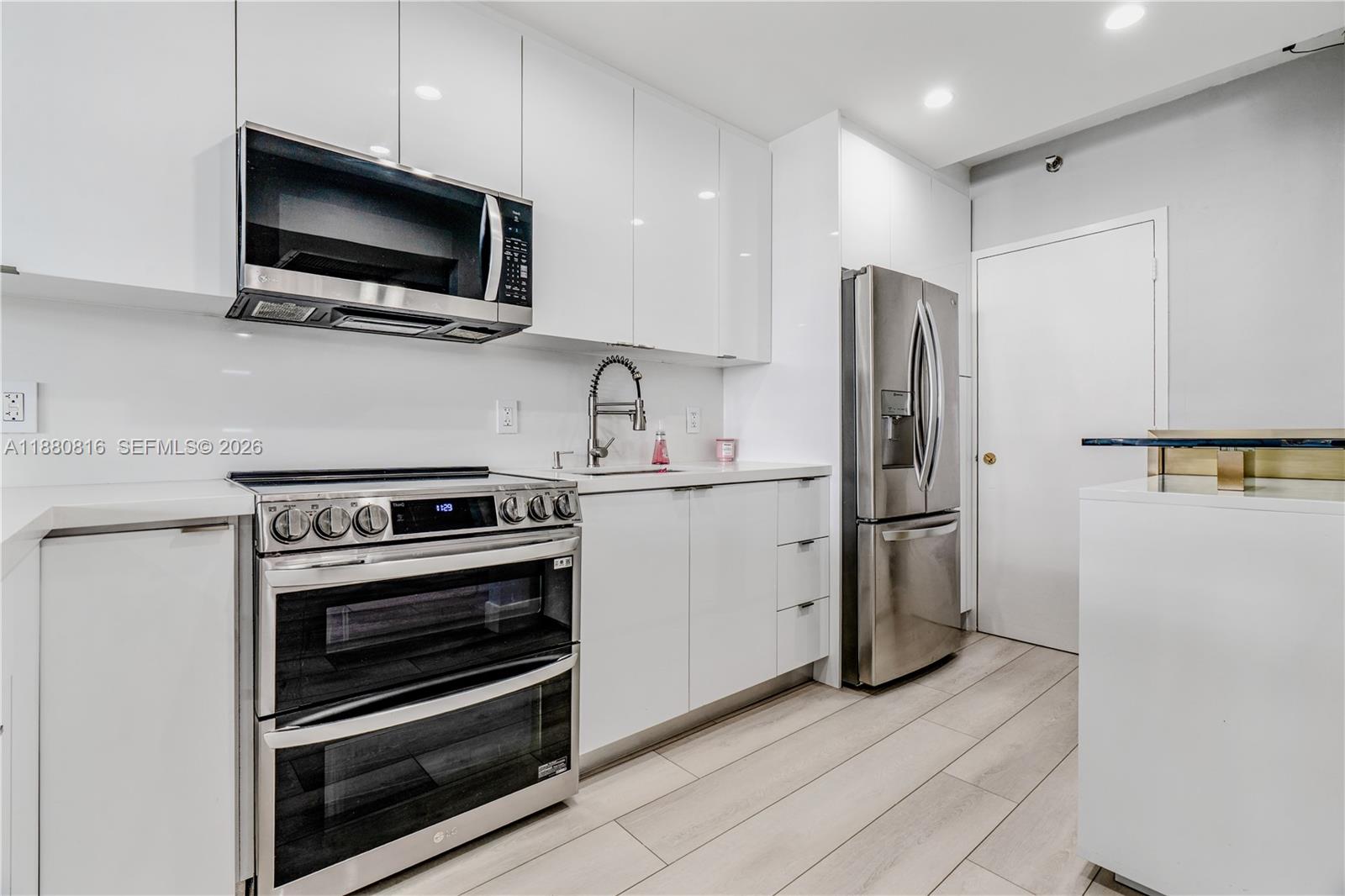 100 Lincoln Road, Unit 323 Miami Beach, FL 33139 - Photo 17 of 62