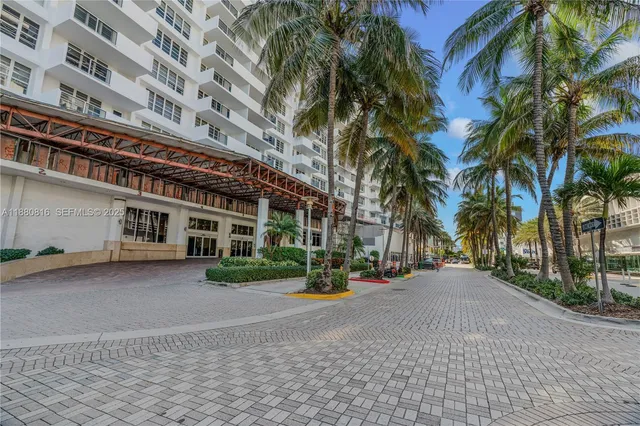 $689,000 | 100 Lincoln Road, Unit 323, Miami Beach, FL 33139