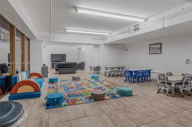 $689,000 | 100 Lincoln Road, Unit 323, Miami Beach, FL 33139