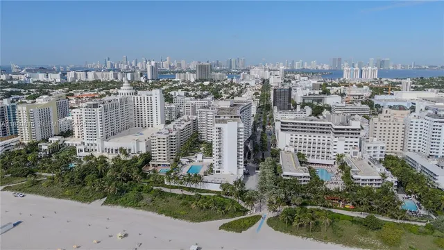 $689,000 | 100 Lincoln Road, Unit 323, Miami Beach, FL 33139