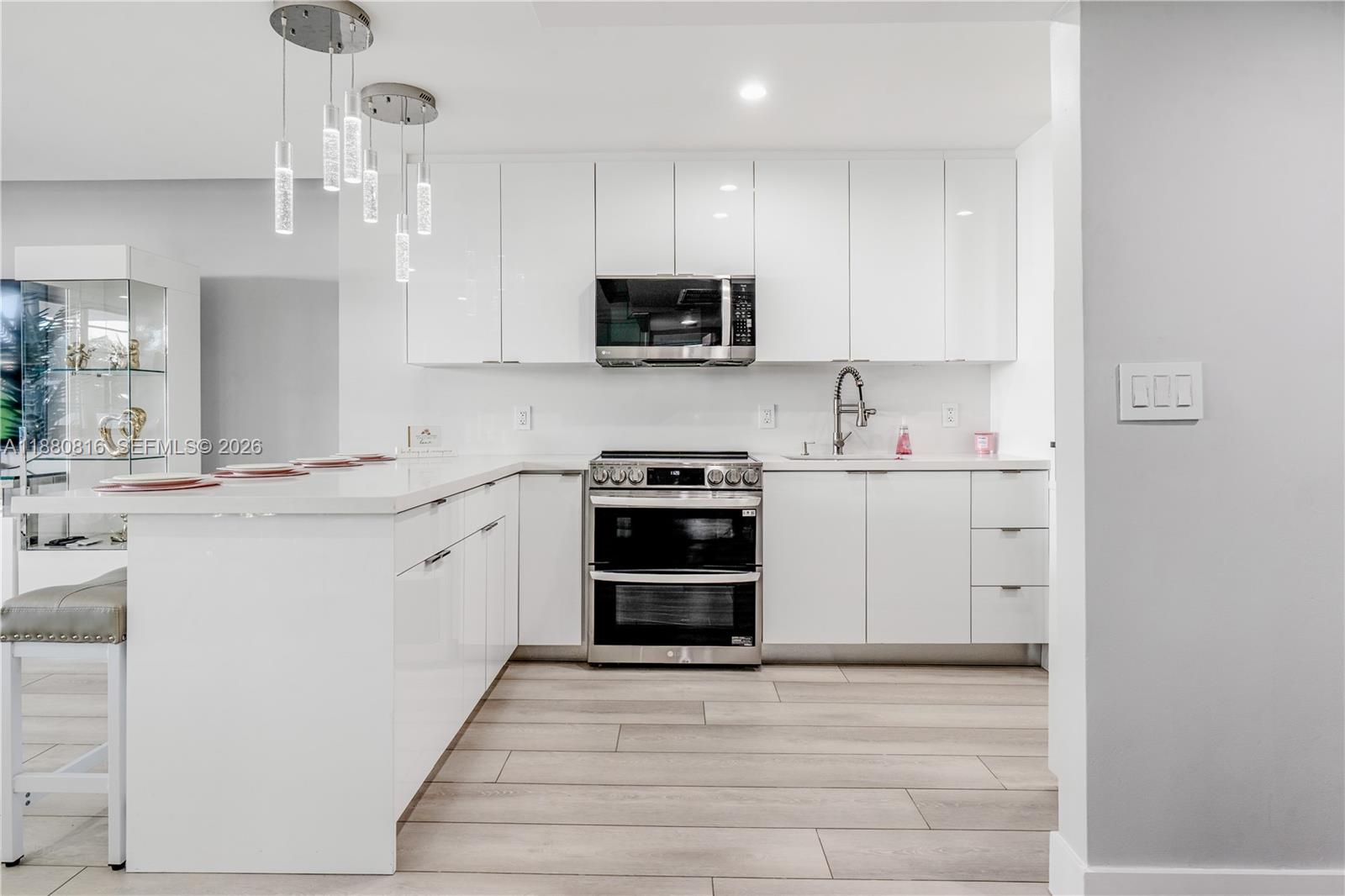 100 Lincoln Road, Unit 323 Miami Beach, FL 33139 - Photo 8 of 62