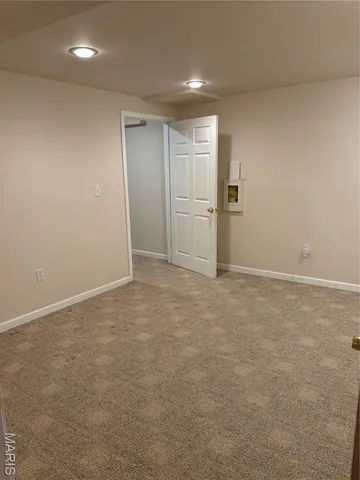 $329,900 | 2433 Lavinia Court, Florissant, MO 63033