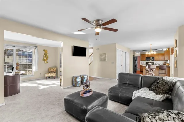 $329,900 | 2433 Lavinia Court, Florissant, MO 63033