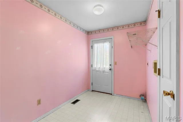 $329,900 | 2433 Lavinia Court, Florissant, MO 63033