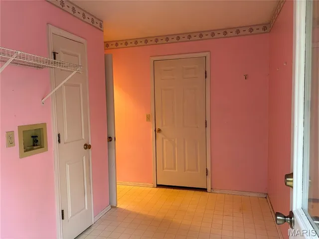 $329,900 | 2433 Lavinia Court, Florissant, MO 63033