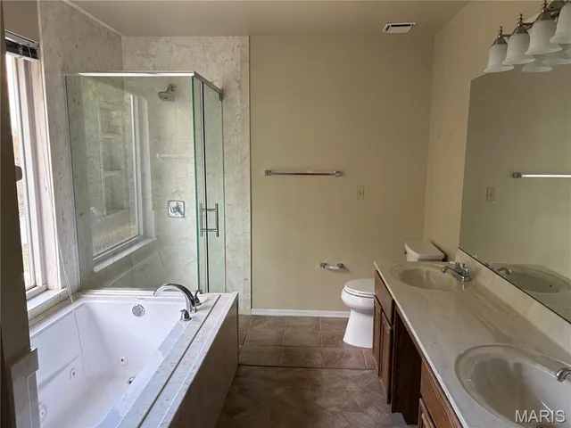 $329,900 | 2433 Lavinia Court, Florissant, MO 63033