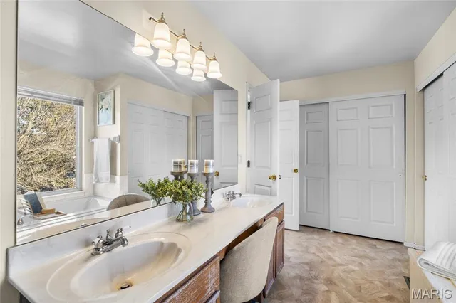 $329,900 | 2433 Lavinia Court, Florissant, MO 63033