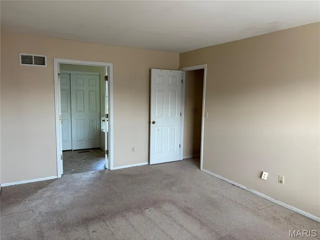 $329,900 | 2433 Lavinia Court, Florissant, MO 63033