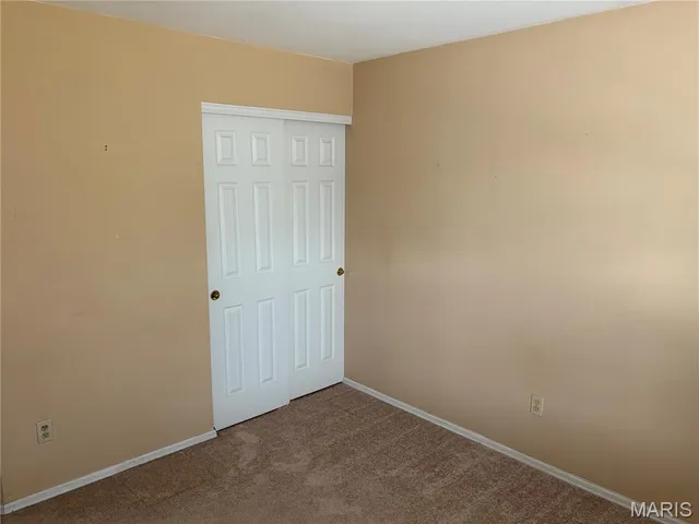 $329,900 | 2433 Lavinia Court, Florissant, MO 63033