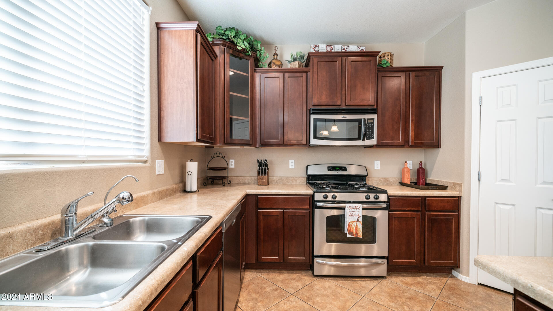 45693 West Mountain View Road Maricopa, AZ 85139 - Photo 13 of 42 45693 W Mountain View Rd-10