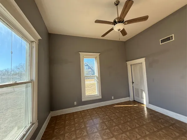 $194,000 | 246 West Clark Street, Bartlett, TX 76511