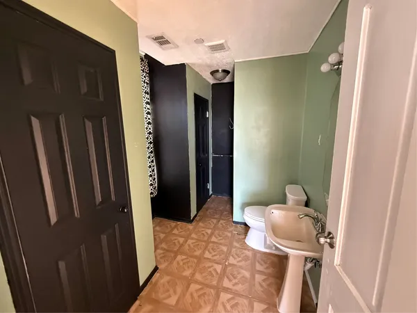$194,000 | 246 West Clark Street, Bartlett, TX 76511